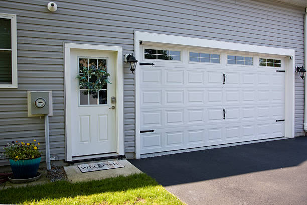 24/7 Emergency Garage Door Panel Replacement experts in Benton County County, IN